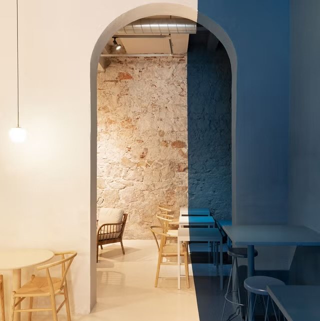 Interior d’Índigo Café & Brunch a Enric Granados, Barcelona